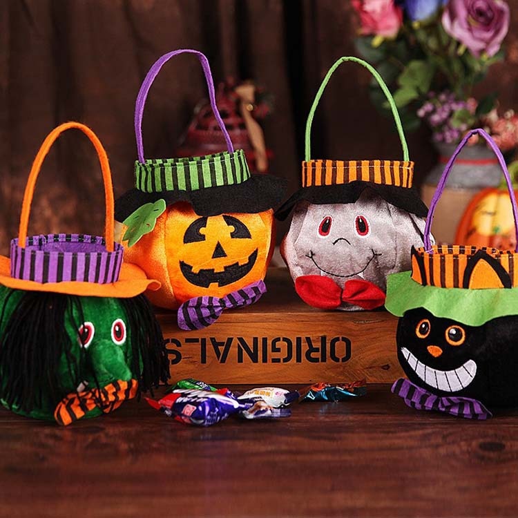 Cute Halloween candy bag with pumpkin pattern